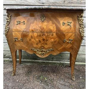 Commode Style Louis XV marquetée , thème floral .