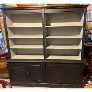 Bibliothèque , rayonnage, deux corps , peinte en noir et gris