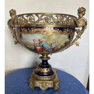 Coupe en porcelaine de Sèvres ,bleu de four, monture bronze