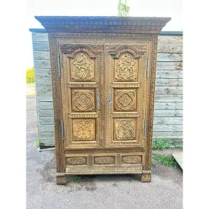 Armoire deux portes Style Louis XIV décapée