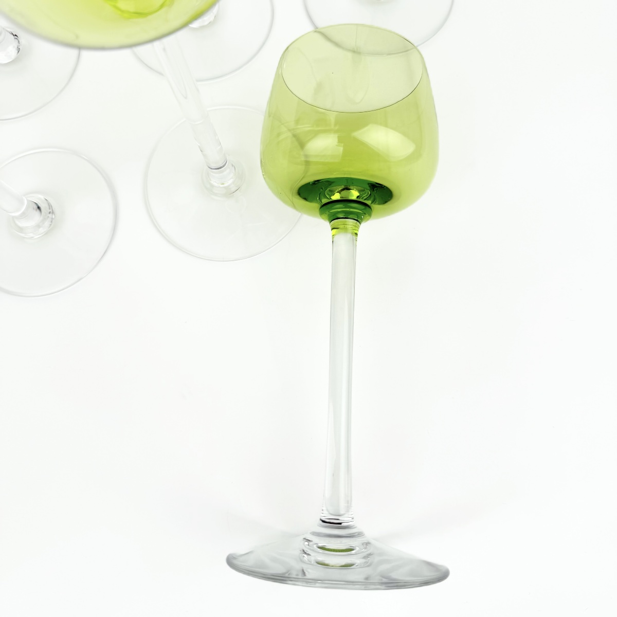 Baccarat – Suite de 6 verres à vin du Rhin (Roemer) en cristal vert olive – Signés-photo-1