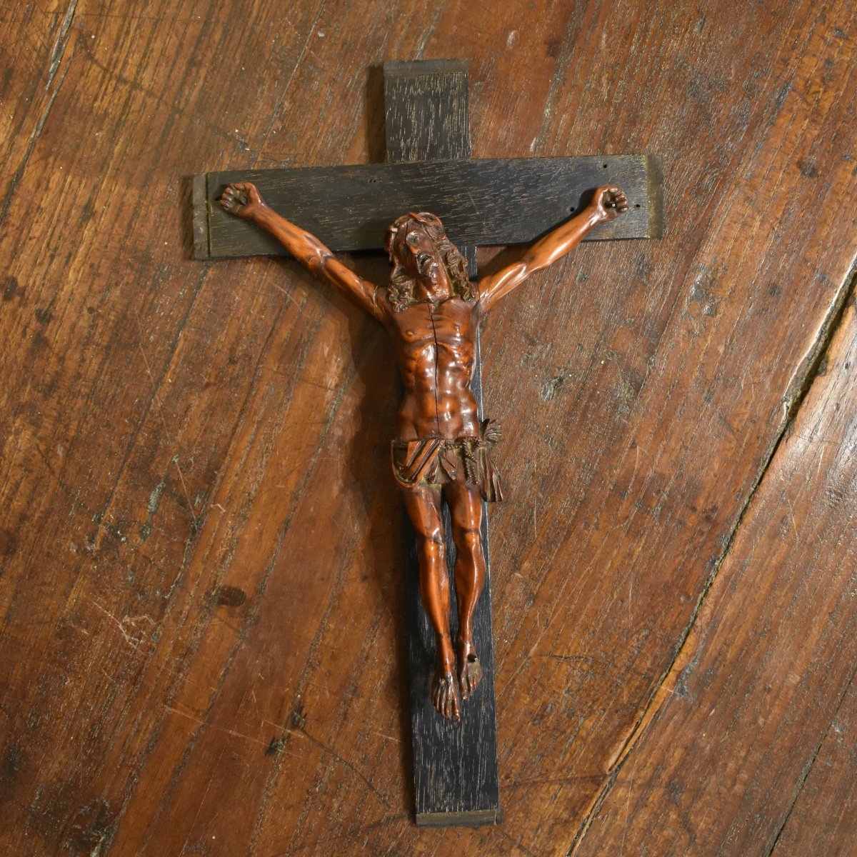 Christ du XVIIIe en bois fruitier