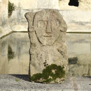 Stèle anthropomorphe - Sculpture bas-relief en pierre - Archéologie (?) Art Brut (?) 