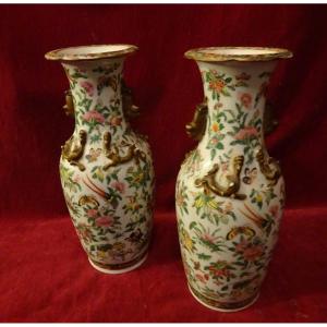 Paire De Vases Chinois En Porcelaine De Canton époque XIXème