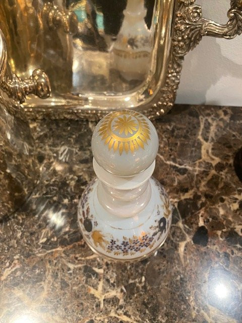 Carafe en Opaline Blanche – Décor Doré Floral – Époque Restauration Vers 1820-photo-2