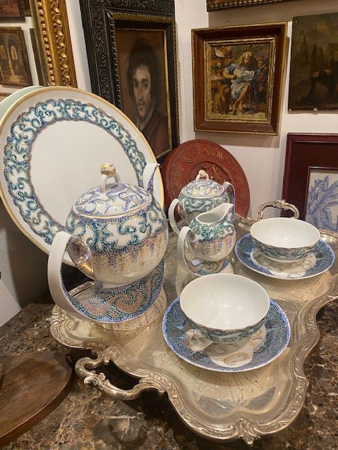 Service Tête-à-Tête Porcelaine Monaco – Modèle Atlantis – Décor Oriental Bleu, Vert et Or -photo-1