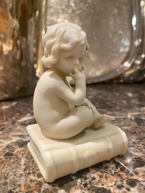 Biscuit Müller – Little Girl Sitting On A Book – Polychrome Porcelain – Circa 1900-photo-1