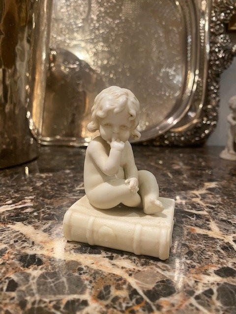Biscuit Müller – Little Girl Sitting On A Book – Polychrome Porcelain – Circa 1900-photo-2