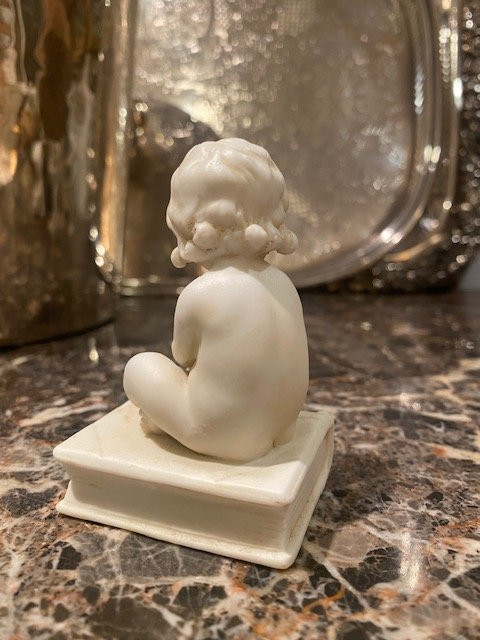 Biscuit Müller – Little Girl Sitting On A Book – Polychrome Porcelain – Circa 1900-photo-6