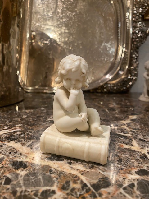 Biscuit Müller – Little Girl Sitting On A Book – Polychrome Porcelain – Circa 1900