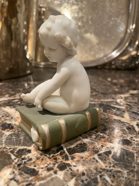 Müller Manufacture Biscuit Depicting A Little Boy Sitting On A Book.-photo-4