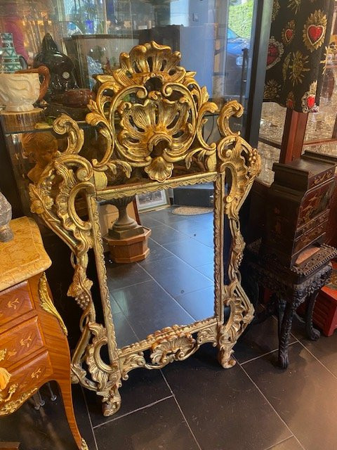 Miroir Vénitien Violonné en Bois Doré – Décor de Feuilles de Vigne – Époque Louis XV XVIIIe  -photo-2