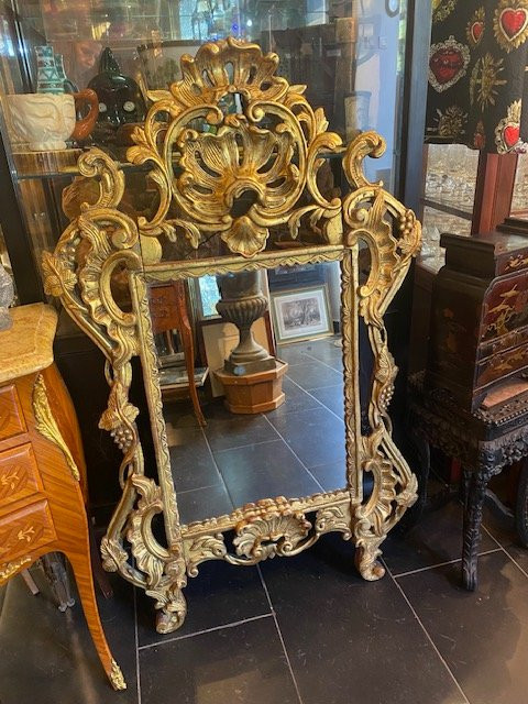 Miroir Vénitien Violonné en Bois Doré – Décor de Feuilles de Vigne – Époque Louis XV XVIIIe  -photo-4