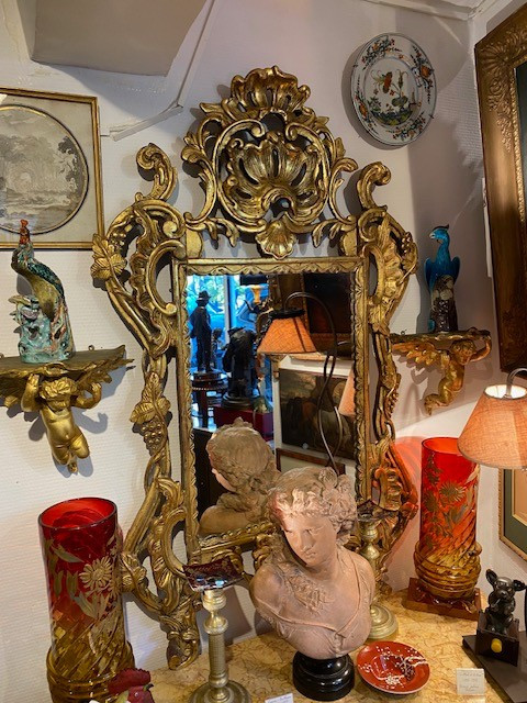 Miroir Vénitien Violonné en Bois Doré – Décor de Feuilles de Vigne – Époque Louis XV XVIIIe  