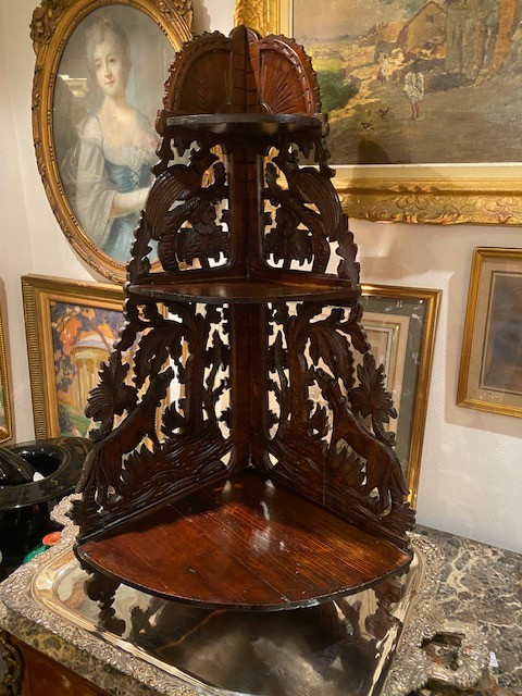 Étagère d’encoignure Forêt-Noire – XIXe siècle