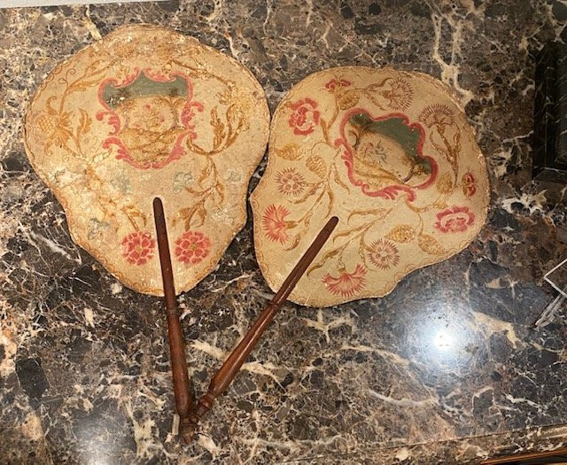 Élégante paire d’écrans à main – Époque Louis XVI, décor peint-photo-3
