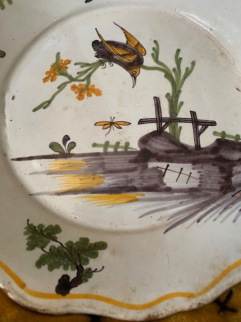 Assiette en faïence de La Rochelle XVIIIᵉ – décor oiseau, libellule et branche fleurie-photo-3