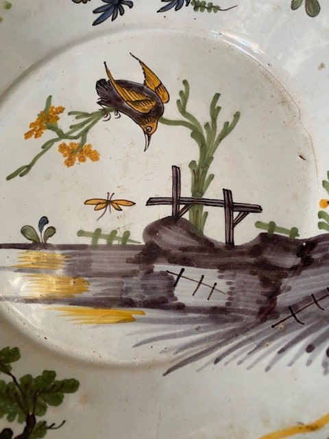 Assiette en faïence de La Rochelle XVIIIᵉ – décor oiseau, libellule et branche fleurie-photo-4