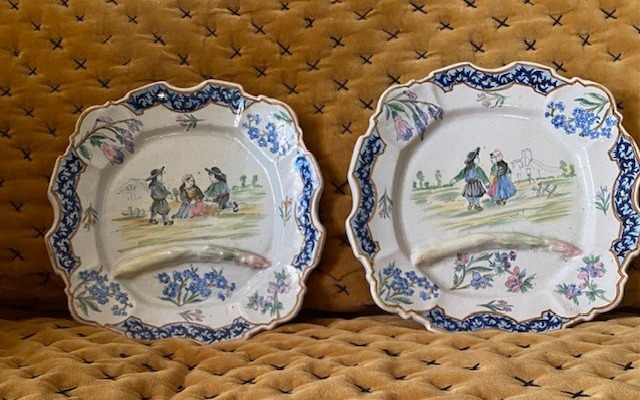 Pair Of Asparagus Plates Quimper - Porquier-beau, Polychrome Earthenware 19th Century
