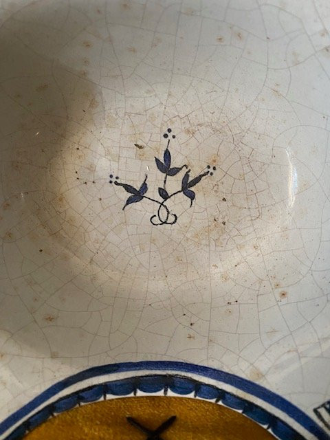 Plat à barbe en faïence de Rouen XVIIIᵉ – décor bleu sur fond stannifère-photo-2
