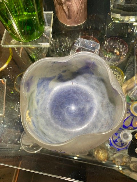 Daum Nancy – Coupe Art nouveau en verre multicouche, décor de violettes émaillées, vers 1910-photo-8