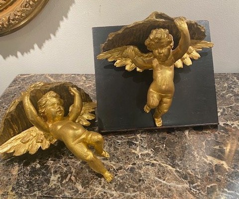 Paire de consoles d’applique italiennes en bois sculpté et doré aux putti – début XIXᵉ siècle-photo-2