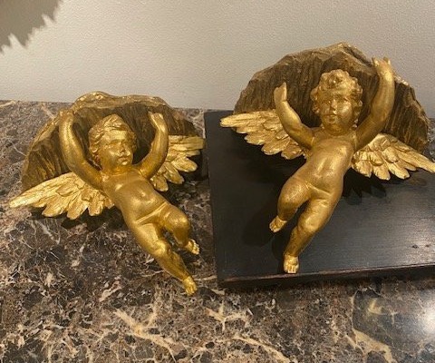 Paire de consoles d’applique italiennes en bois sculpté et doré aux putti – début XIXᵉ siècle-photo-1