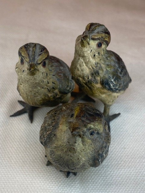 Rare Bronze de Vienne – Famille de Moineaux Polychromes