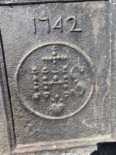 Rare Religious Mantelpiece Plaque Dated 1742 – Ihs Monogram And Sacred Heart-photo-3
