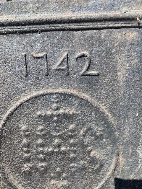 Rare Religious Mantelpiece Plaque Dated 1742 – Ihs Monogram And Sacred Heart-photo-4