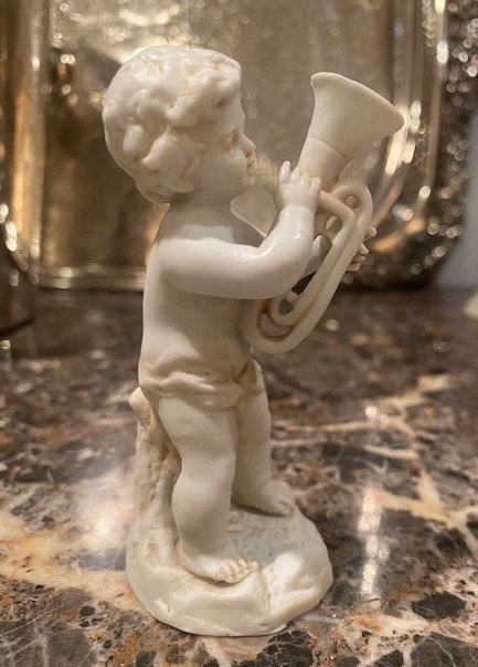Müller, Fanfare de quatre putti musiciens en biscuit de porcelaine -photo-2