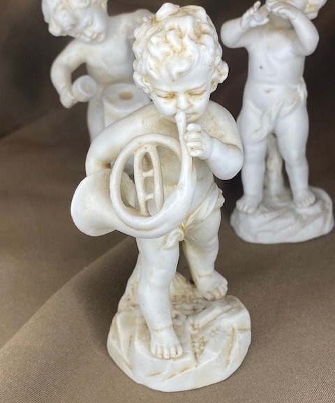 Müller, Fanfare de quatre putti musiciens en biscuit de porcelaine -photo-3