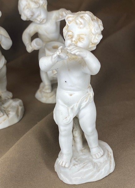 Müller, Fanfare de quatre putti musiciens en biscuit de porcelaine -photo-4