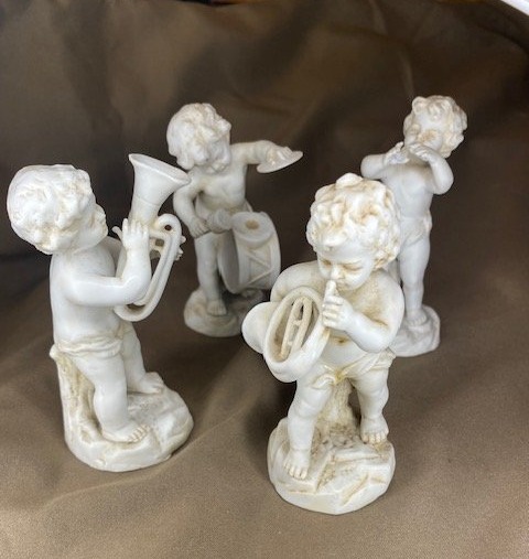 Müller, Fanfare de quatre putti musiciens en biscuit de porcelaine -photo-2