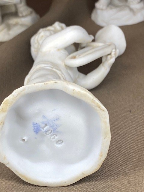 Müller, Fanfare de quatre putti musiciens en biscuit de porcelaine -photo-8