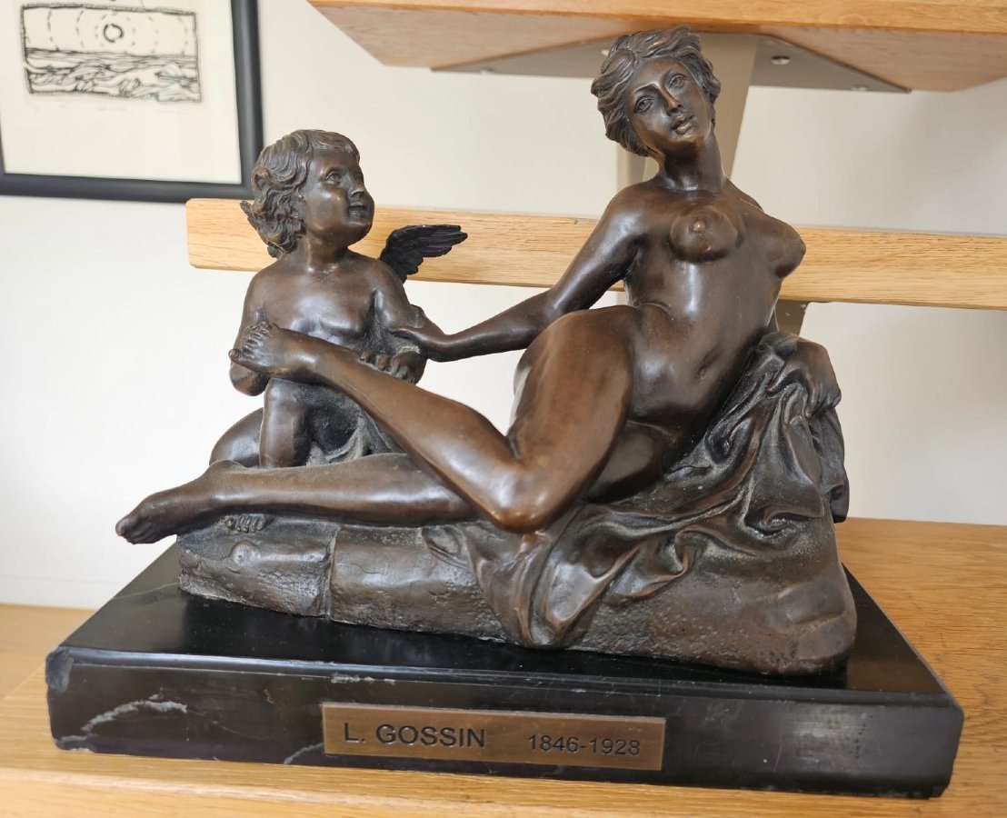 Louis Gossin (1846-1924) – Jeune femme et Cupidon – Bronze à patine brune – Époque fin XIXᵉ 