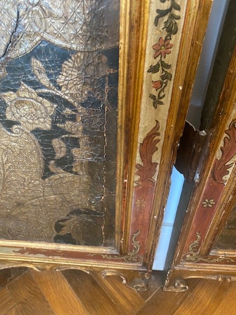 Large Three-panel Folding Screen Made Of Gilded Cordoba Leather – Louis XV Period – 18th Century-photo-3