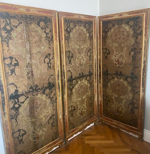 Large Three-panel Folding Screen Made Of Gilded Cordoba Leather – Louis XV Period – 18th Century