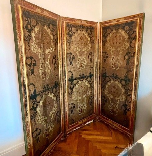 Large Three-panel Folding Screen Made Of Gilded Cordoba Leather – Louis XV Period – 18th Century