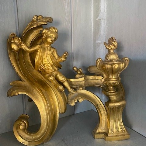 Rare paire de chenets en bronze finement ciselé et doré – Époque Louis XV, vers 1750-photo-3