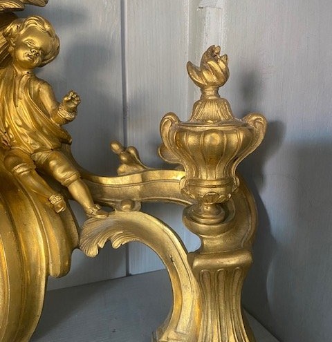 Rare paire de chenets en bronze finement ciselé et doré – Époque Louis XV, vers 1750-photo-5