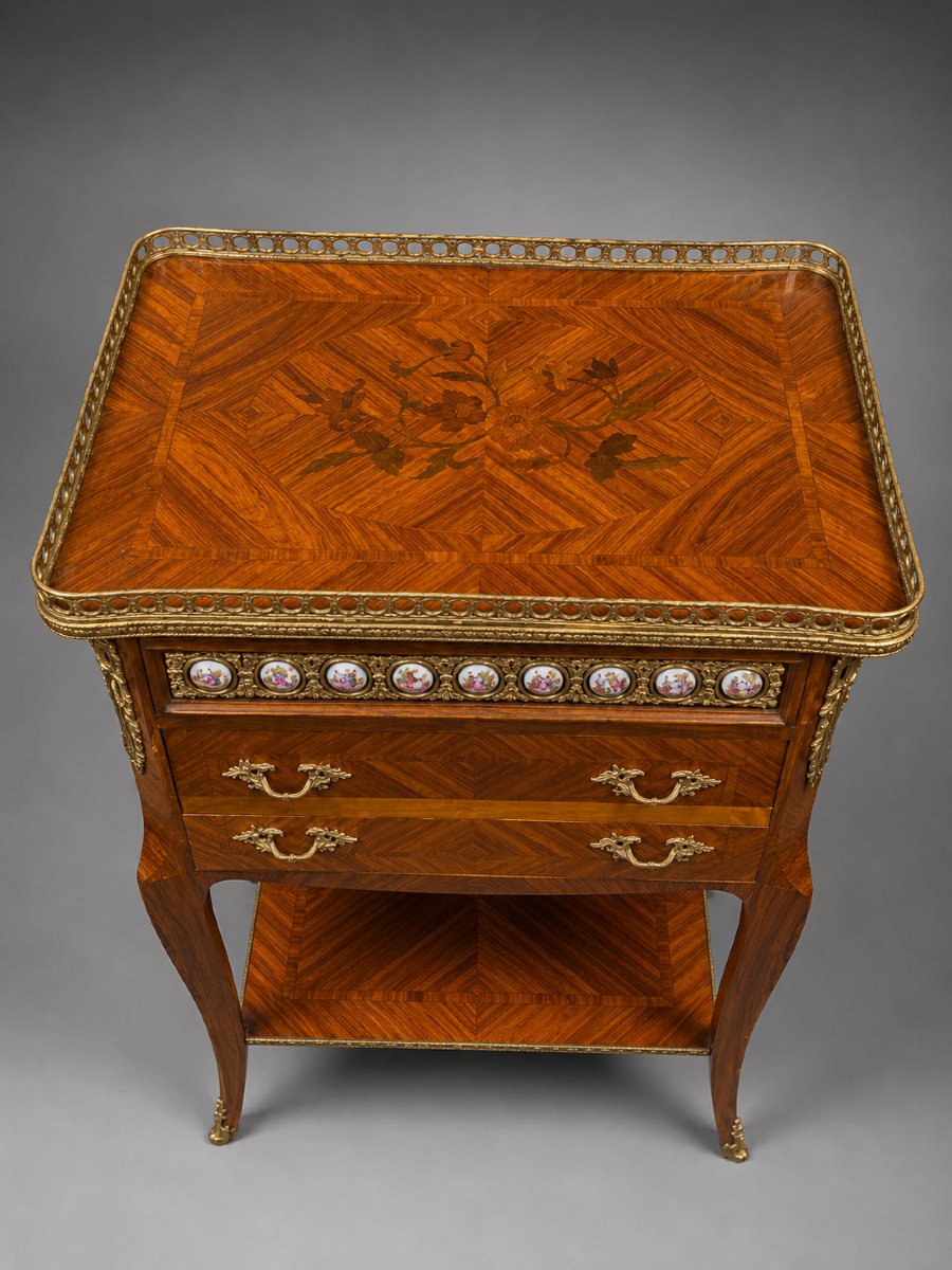 Table d'entre-deux Napoléon III en marqueterie, bronzes et médaillons en porcelaine -photo-2