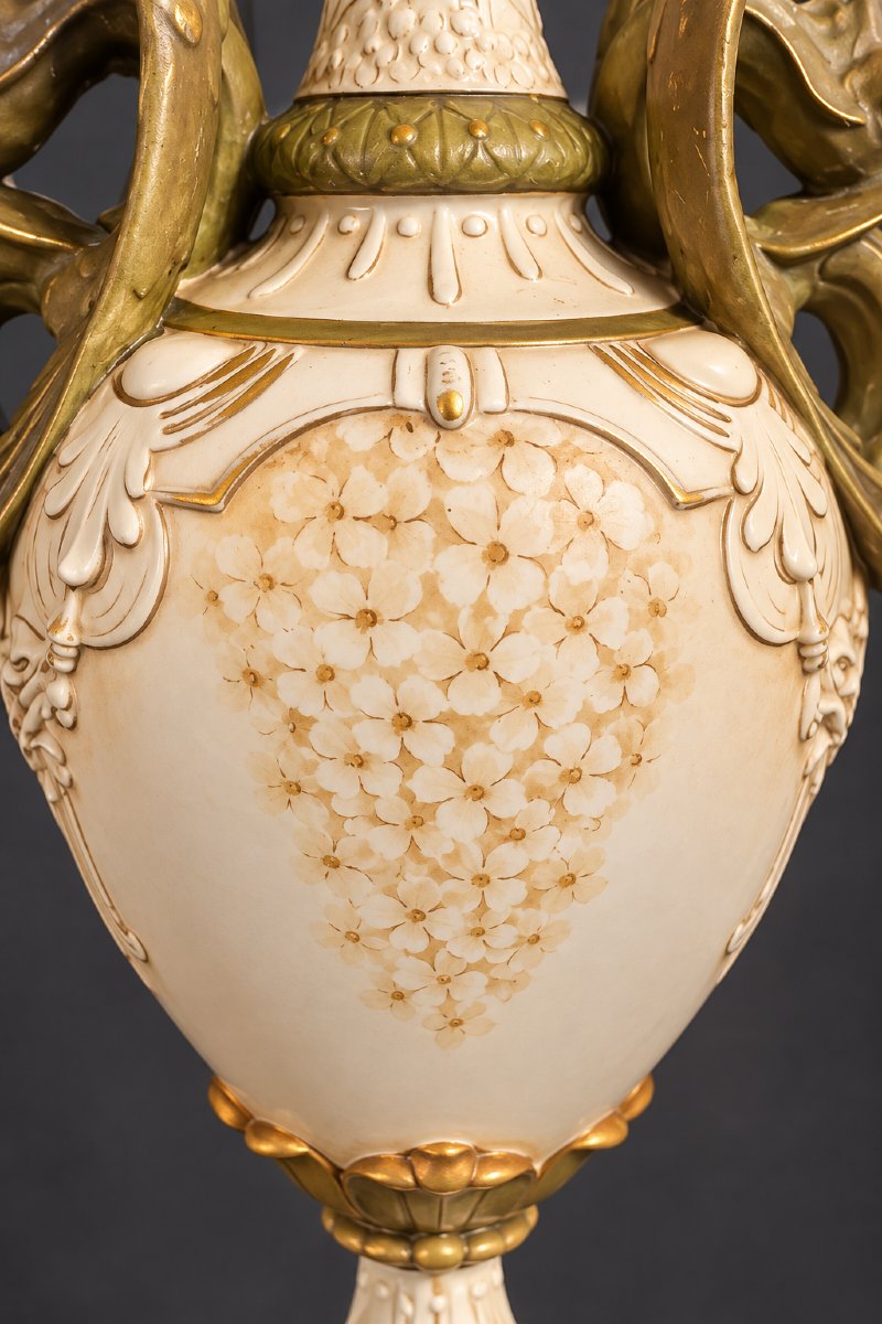Royal Dux – Grande amphore aux dragons et putti – Modèle n° 5333 – Bohême, début du XXe siècle-photo-2