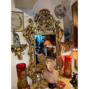 Miroir Vénitien Violonné en Bois Doré – Décor de Feuilles de Vigne – Époque Louis XV XVIIIe  