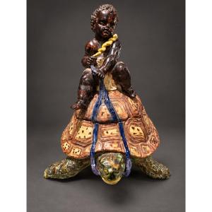 Attribué à Thomas-Victor Sergent – Jeune garçon africain chevauchant une tortue – Faïence polyc