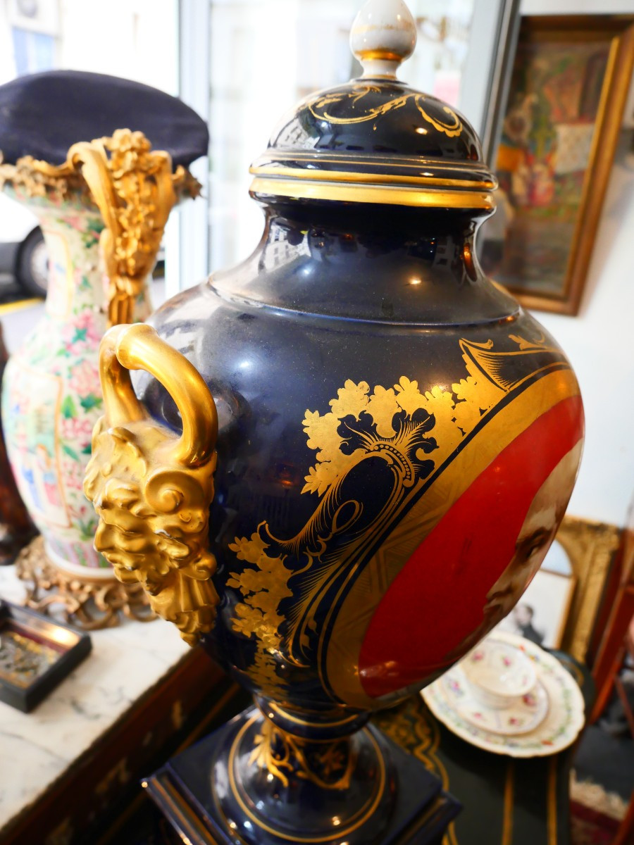 19th Century Porcelain Covered Vase-photo-2