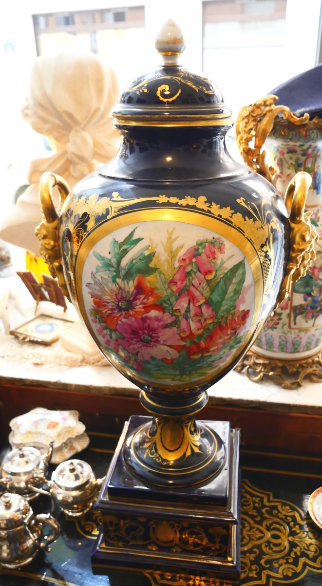 19th Century Porcelain Covered Vase