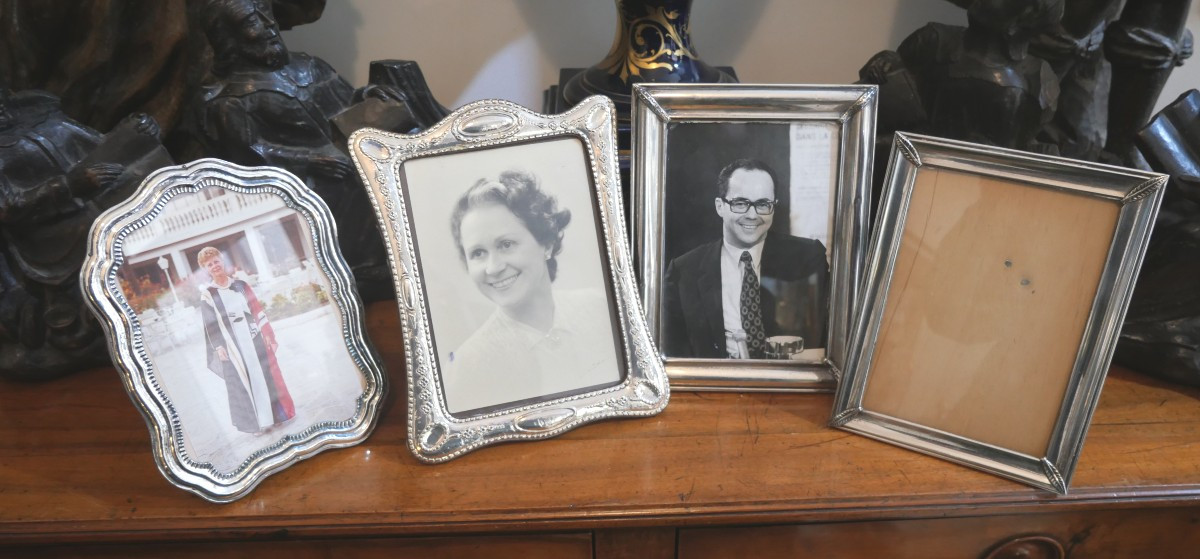 Lot de quatre cadres en argent 