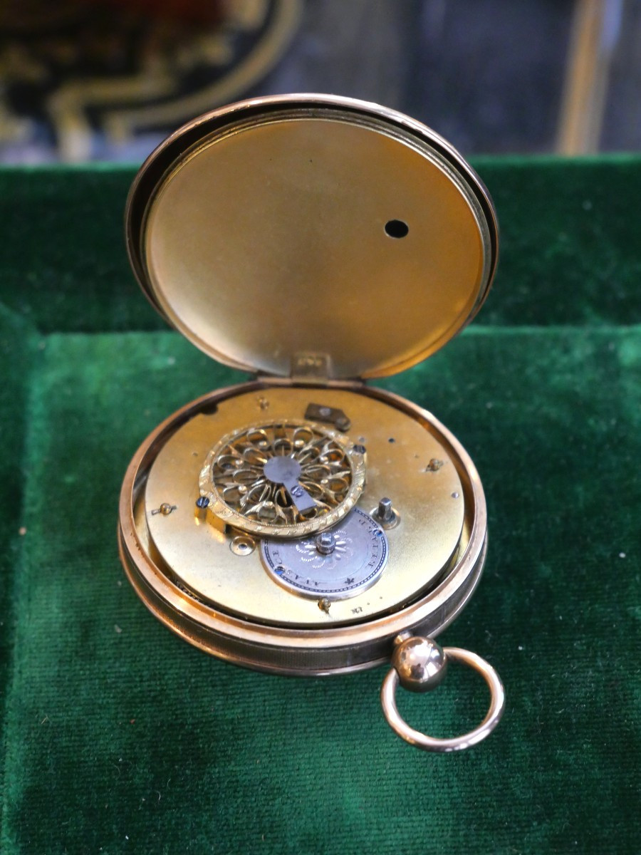 Early 19th Century Gold Pocket Watch With Rooster Motif -photo-3