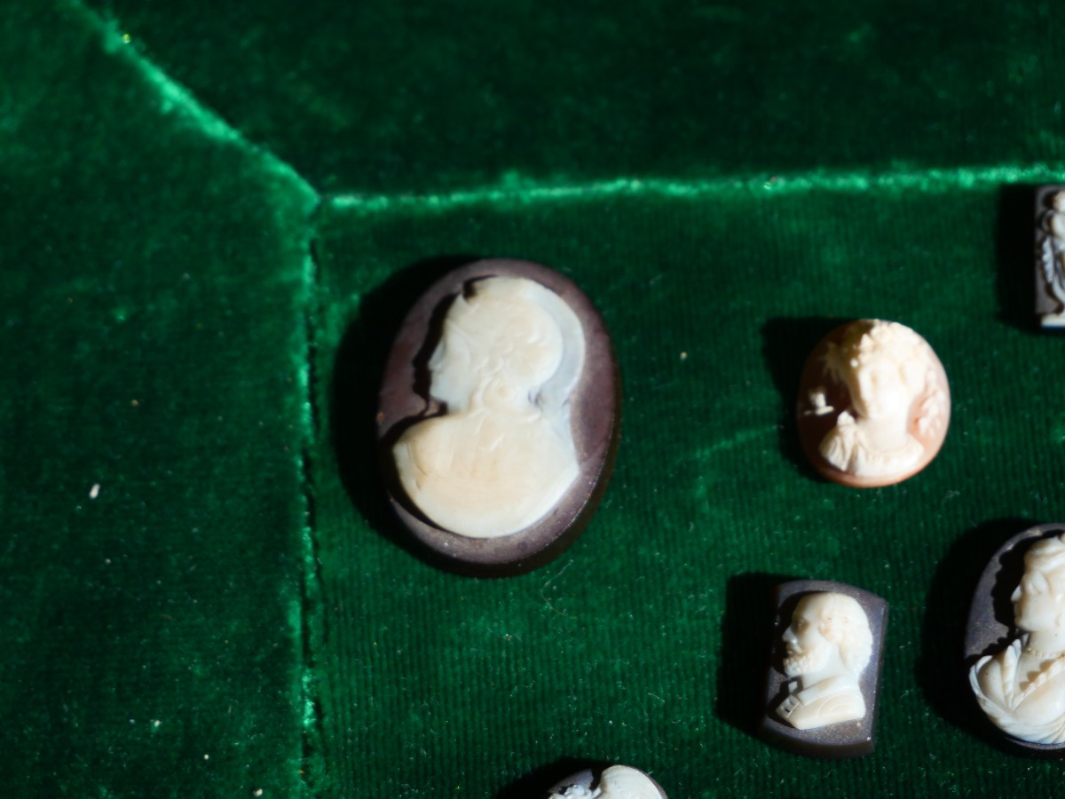 Un ensemble de neuf camées-photo-2